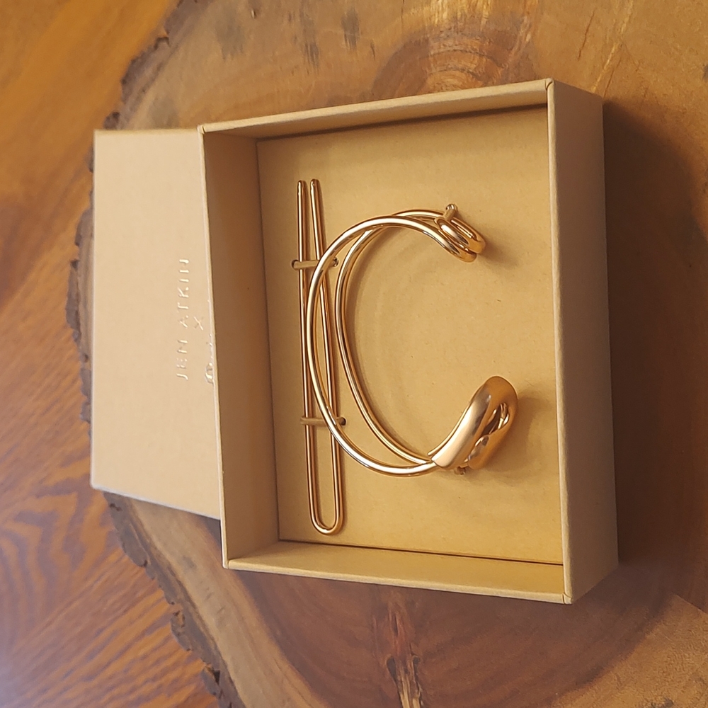 Jen Adkins/Chloe+Isabel bun cuff